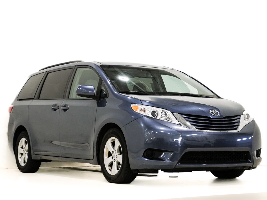 2017 Toyota Sienna LE