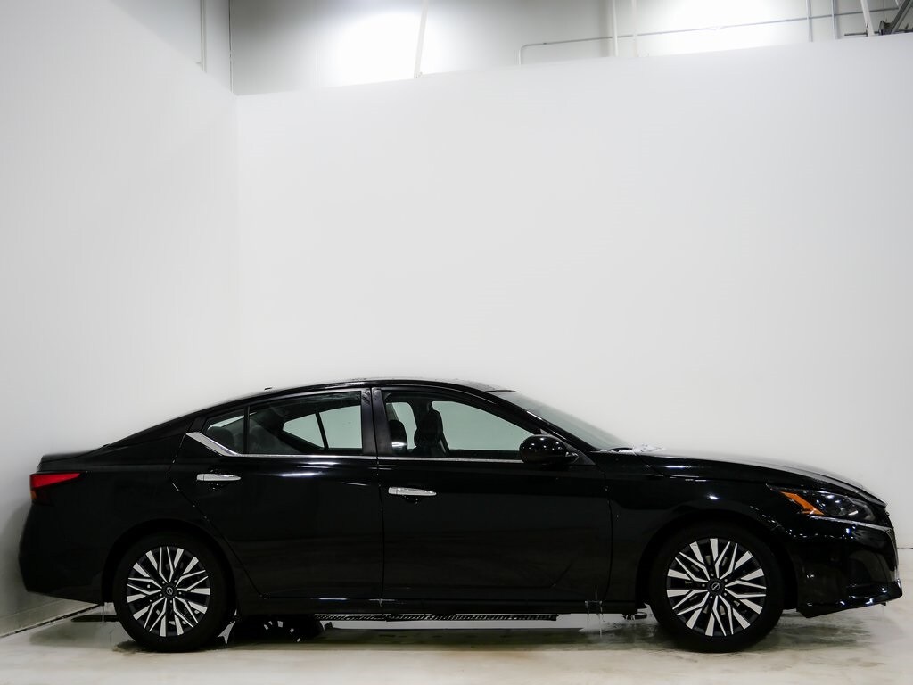 Used 2023 Nissan Altima 2.5 SV Sedan