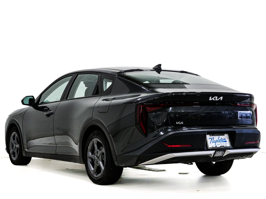 2025 Kia K4 LXS - Photo 8