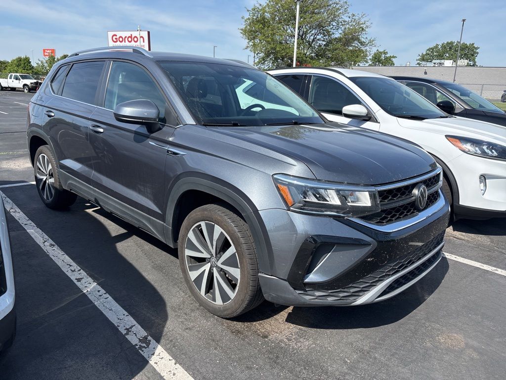 2024 Volkswagen Taos 1.5T SE's photo