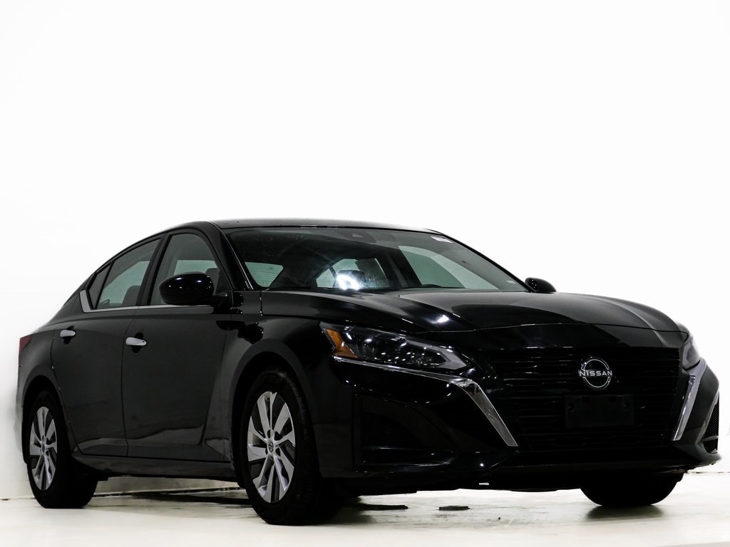 2023 Nissan Altima S's photo