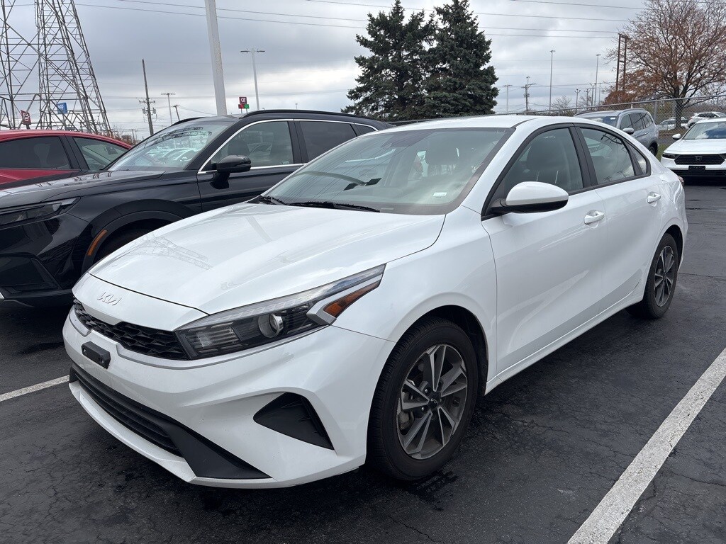 2023 Kia Forte LXS photo 3