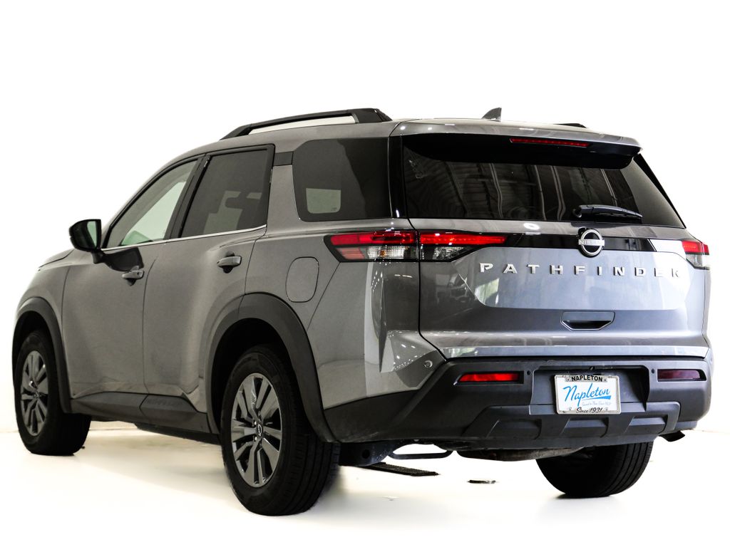 2025 Nissan Pathfinder SV - Photo 8