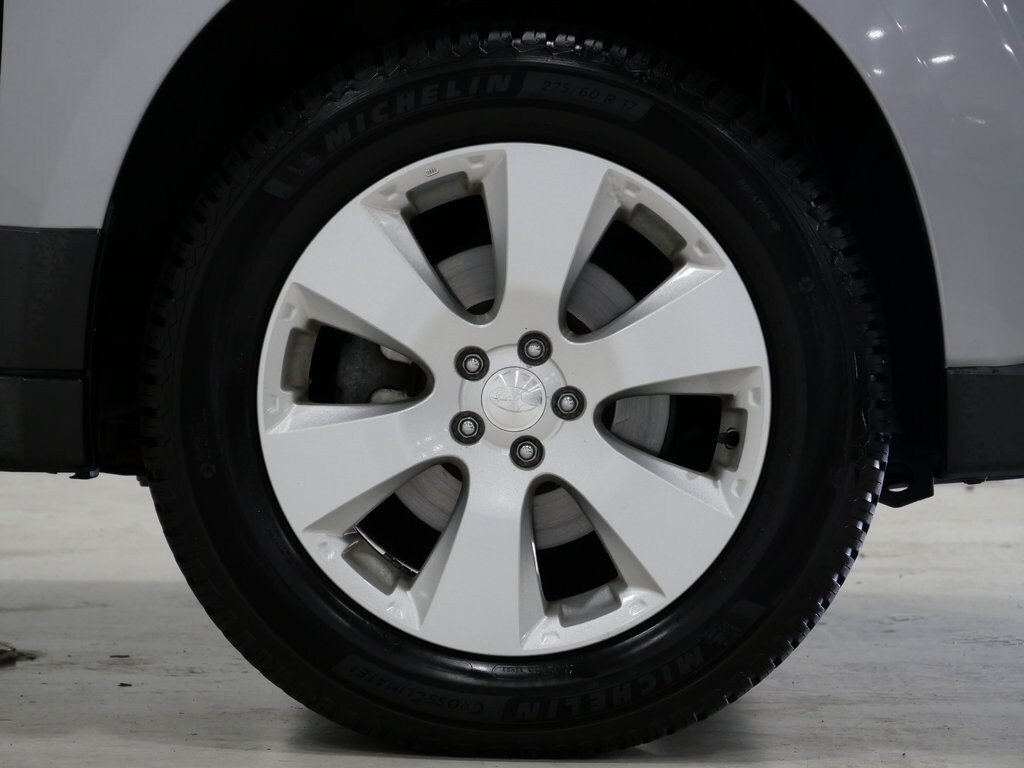2010 Subaru Outback 2.5i Premium photo 3