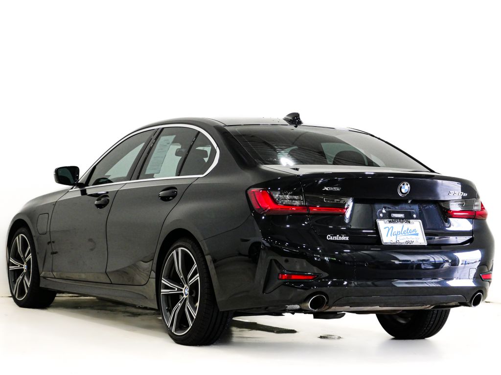 2021 BMW 3 Series 330e - Photo 8