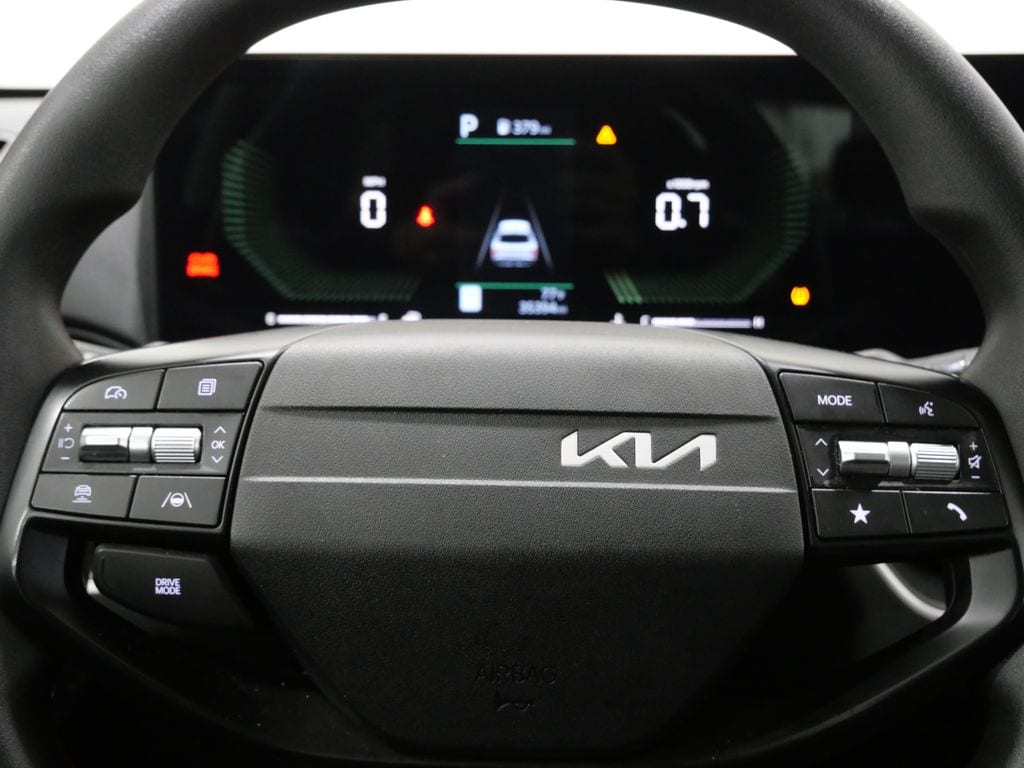 2025 Kia K4 LXS - Photo 15