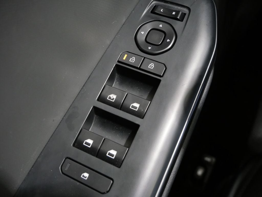 2025 Kia K4 LXS - Photo 12