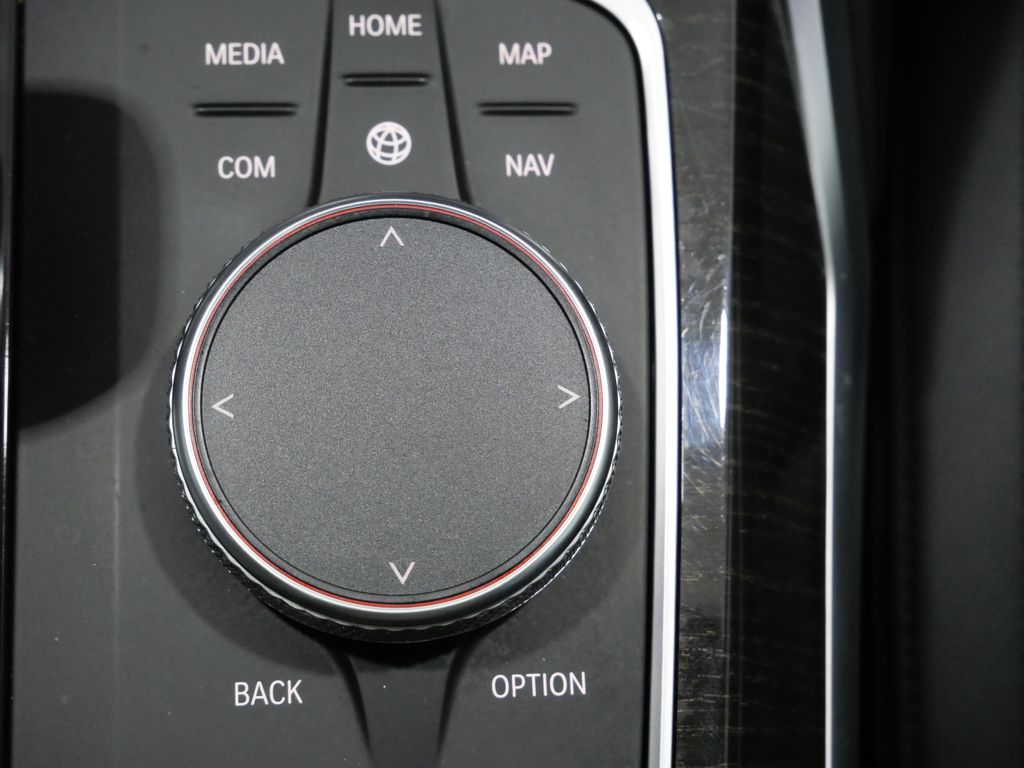 2021 BMW 3 Series 330e - Photo 21