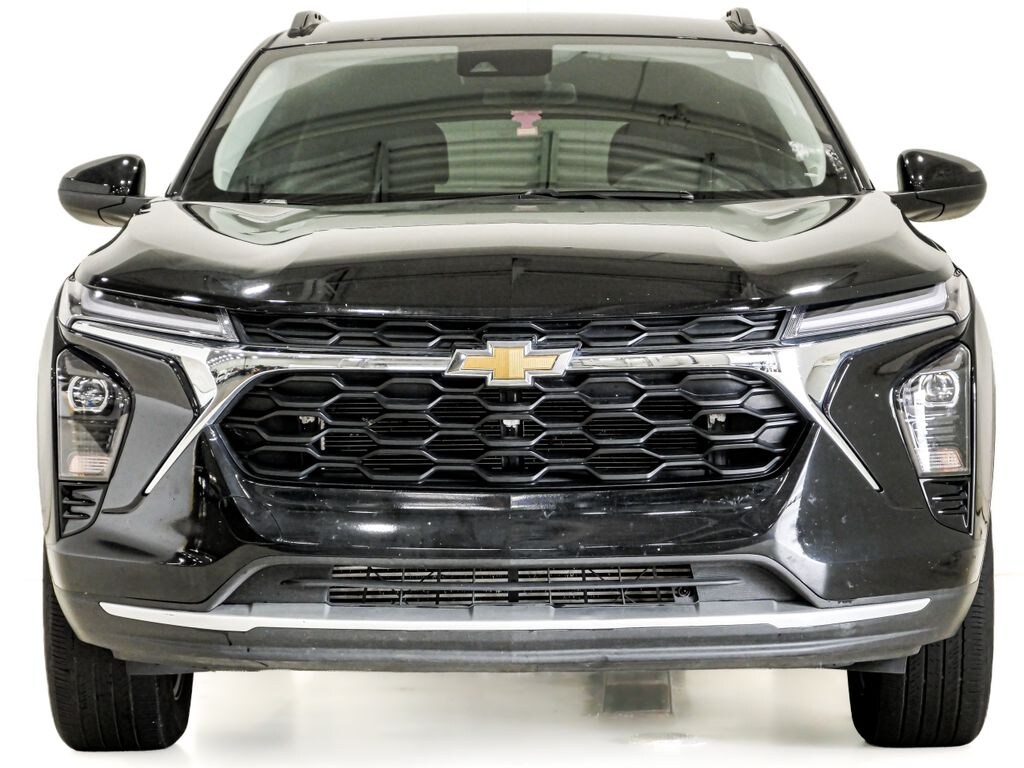 Used 2025 Chevrolet Trax LT SUV