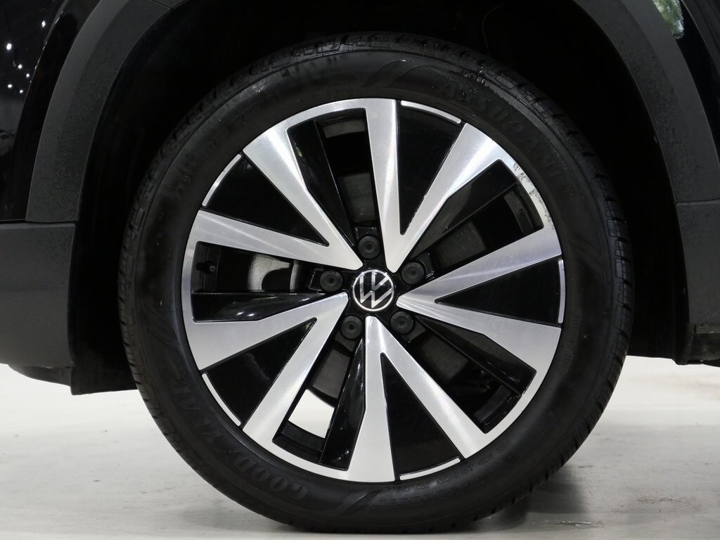 2024 Volkswagen Taos SE photo 4