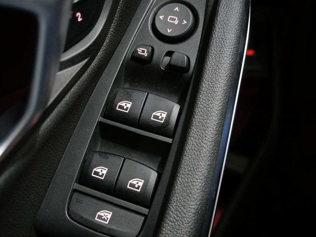 2021 BMW 3 Series 330e - Photo 13