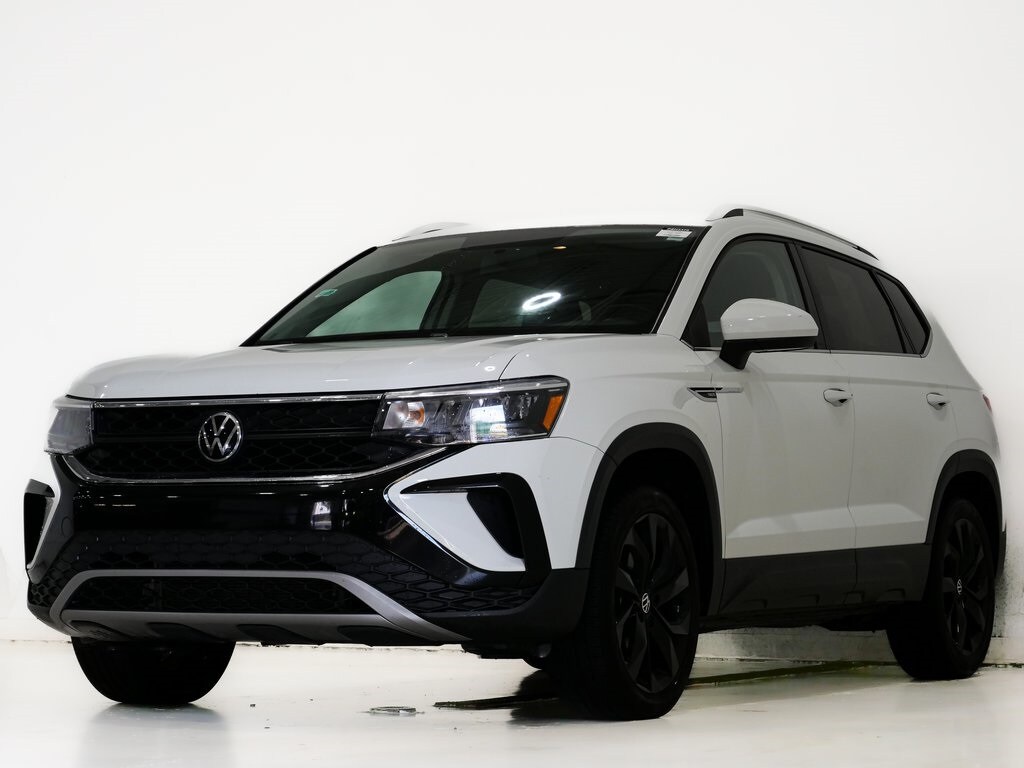 2022 Volkswagen Taos SE photo 3