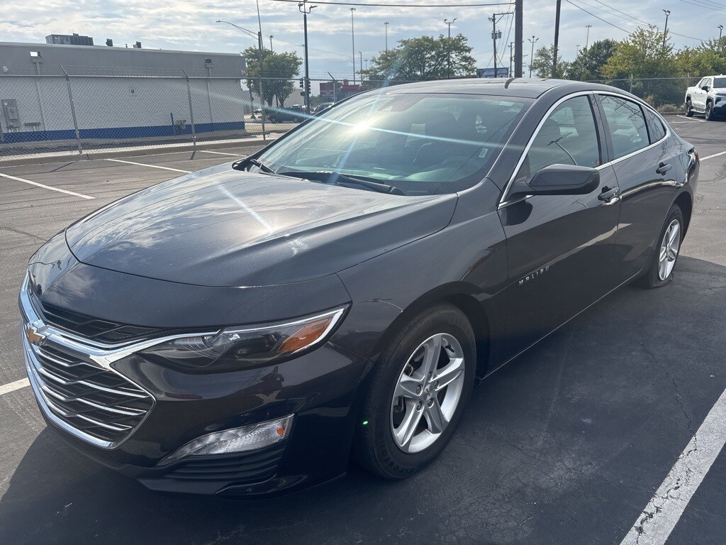 2023 Chevrolet Malibu 1LT photo 2