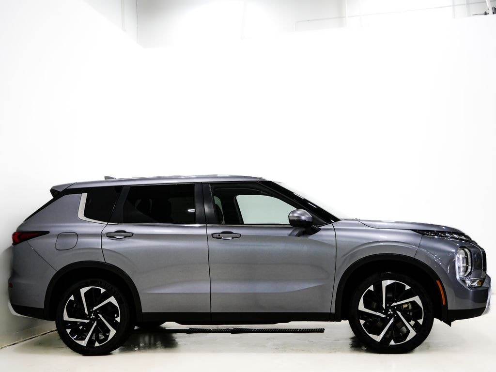 Used 2024 Mitsubishi Outlander SE SUV