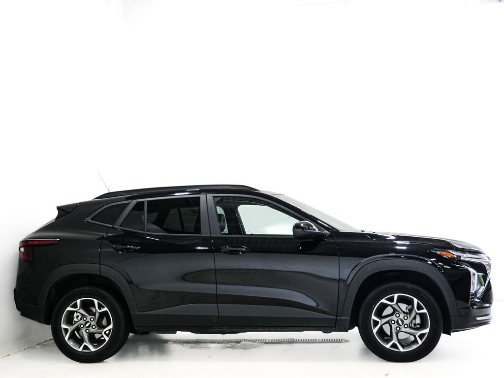 Used 2025 Chevrolet Trax LT SUV