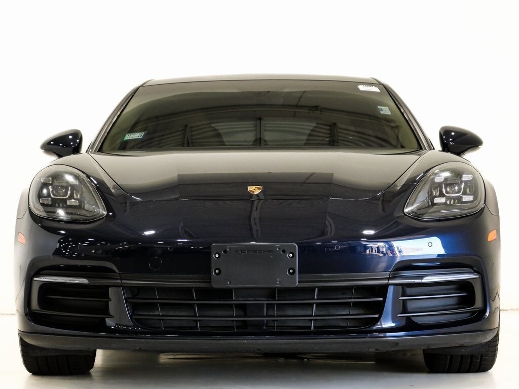 2018 Porsche Panamera 4 photo 2