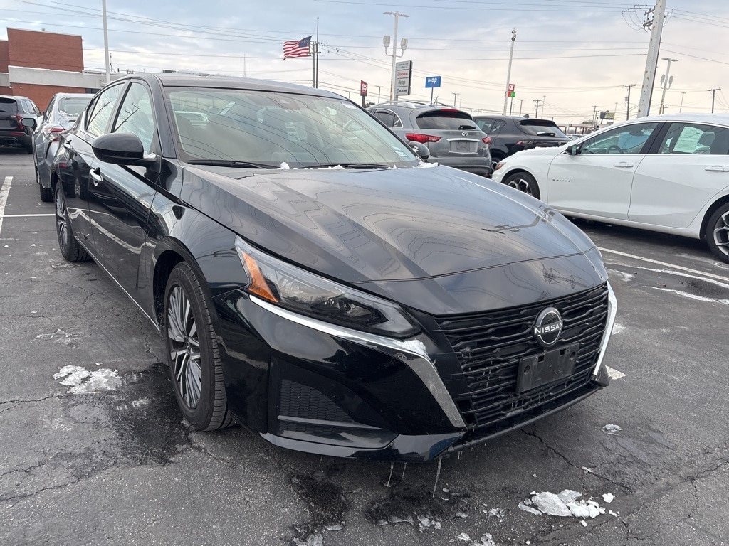 Used 2023 Nissan Altima 2.5 SV Sedan