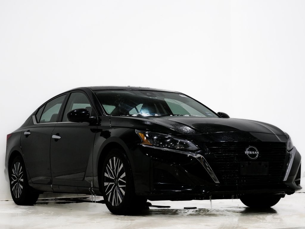 Used 2023 Nissan Altima 2.5 SV Sedan