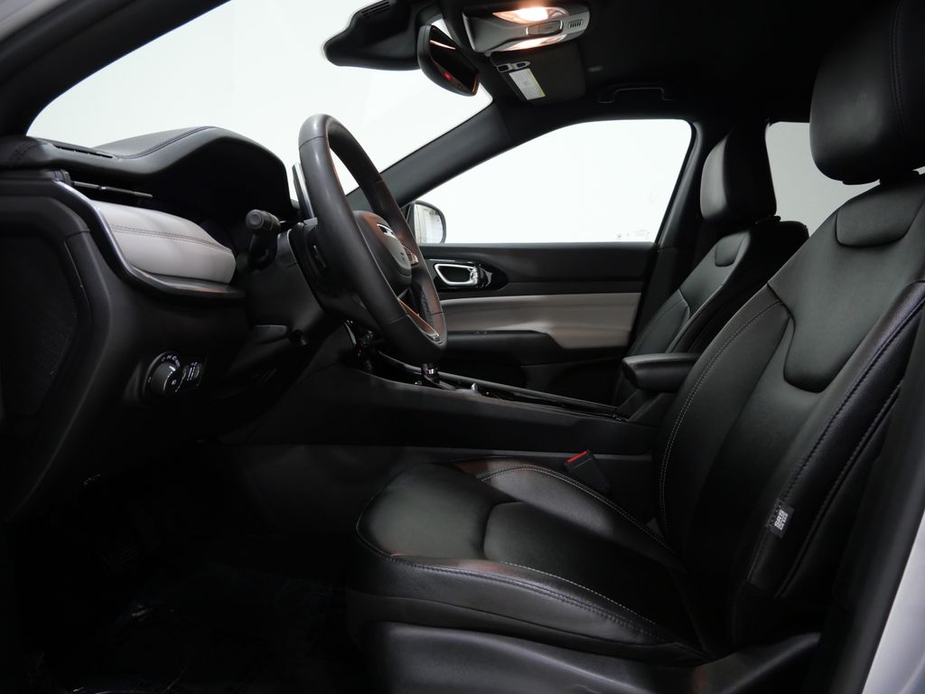 2025 Jeep Compass Limited - Photo 12