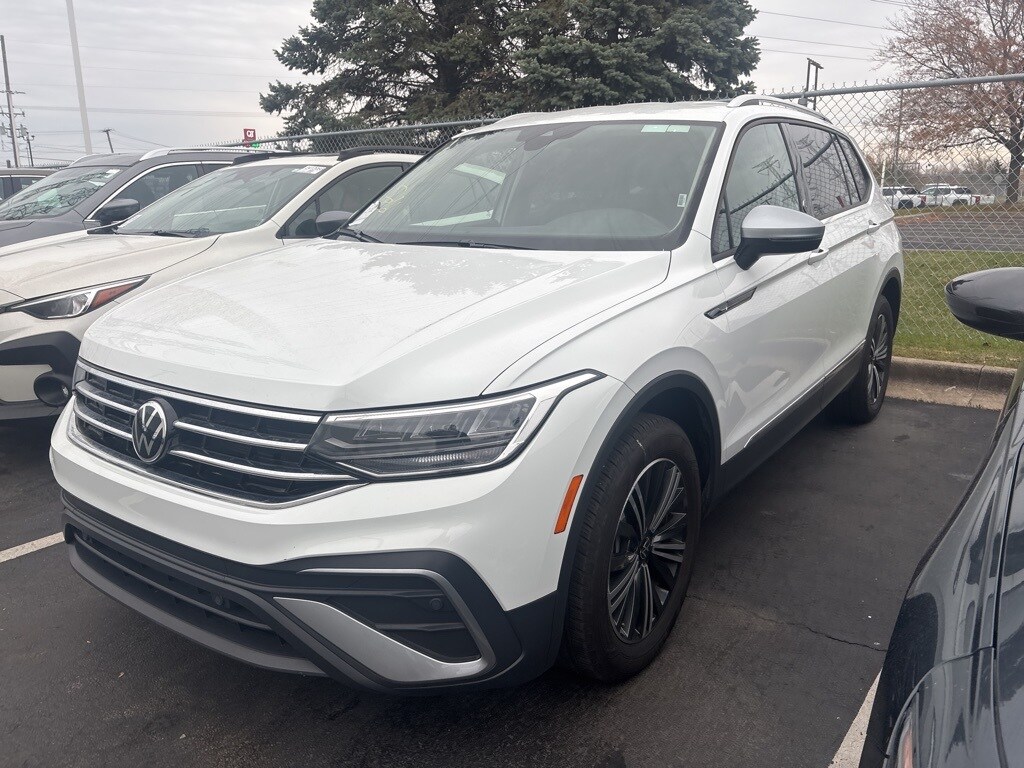 2024 Volkswagen Tiguan Wolfsburg Edition photo 3