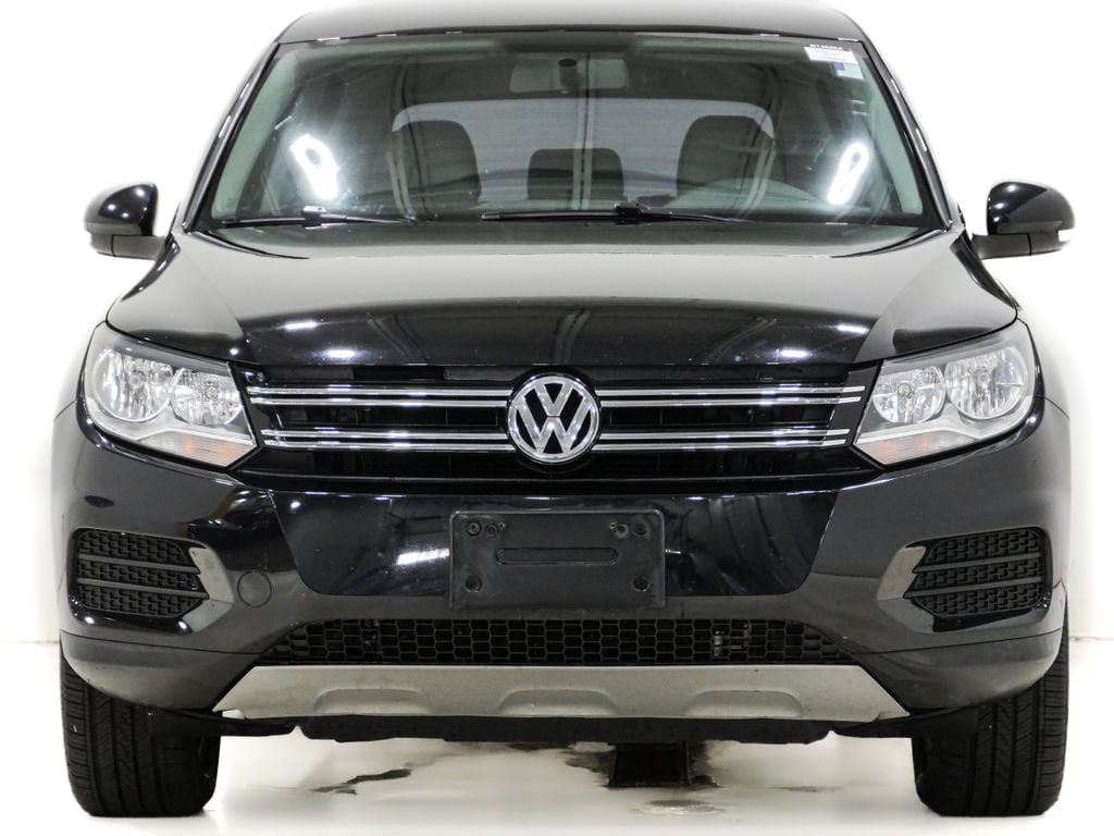 Used 2017 Volkswagen Tiguan Limited Base with VIN WVGBV7AX9HK050602 for sale in Lansing, IL