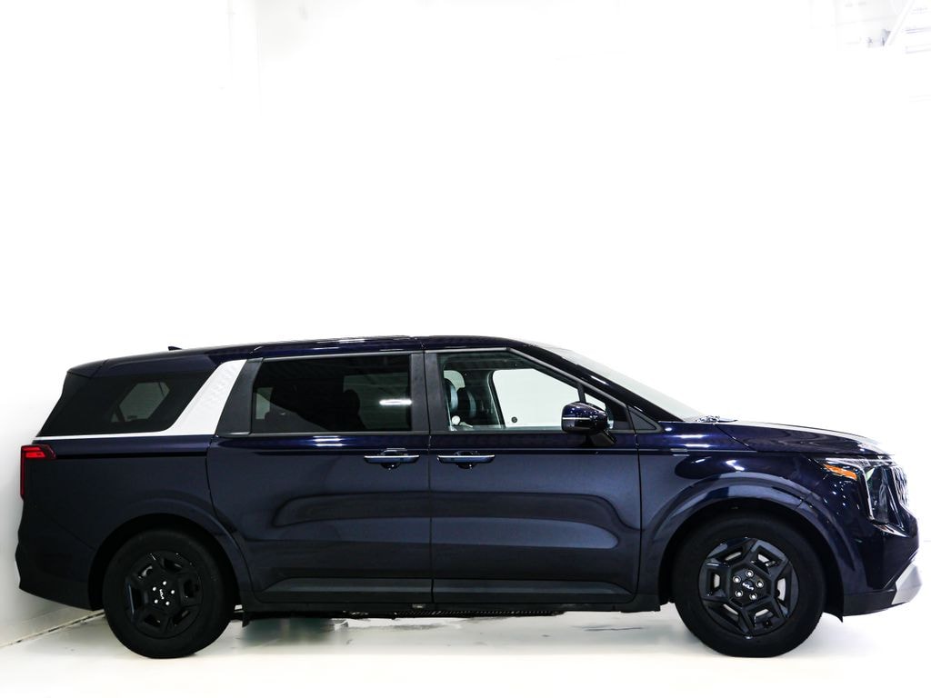 Used 2025 Kia Carnival LXS Minivan/Van