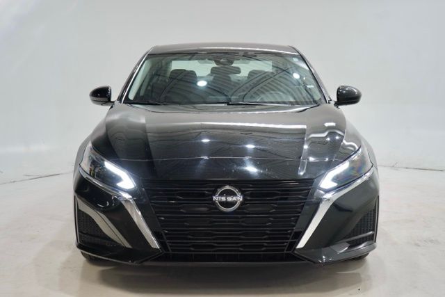 Used 2023 Nissan Altima SV with VIN 1N4BL4DV5PN389184 for sale in Lansing, IL