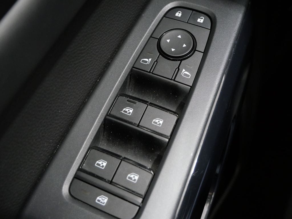 2025 Nissan Pathfinder SV - Photo 13