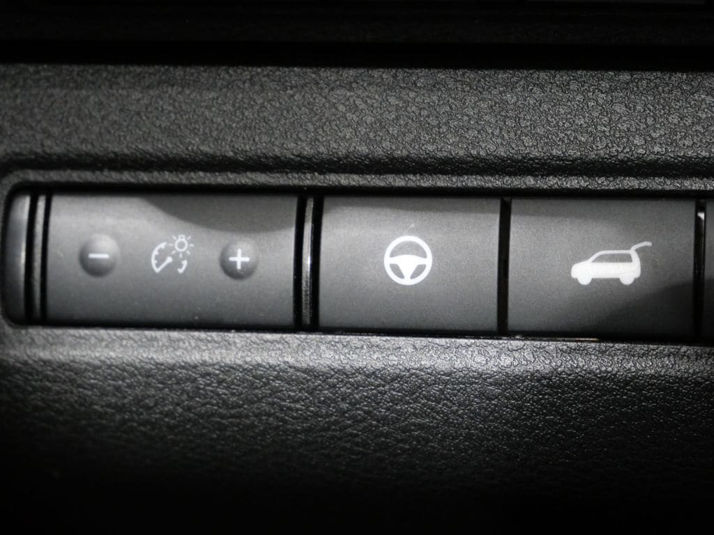 2025 Nissan Pathfinder SV - Photo 14