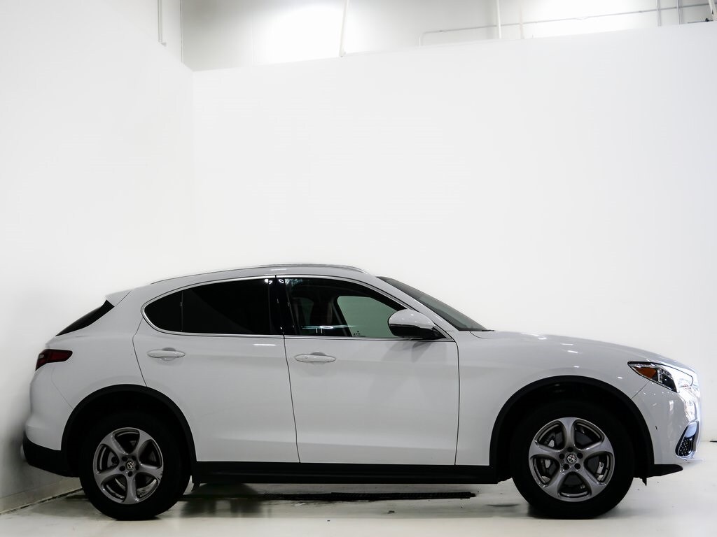 2021 Alfa Romeo Stelvio Sport Base photo 3