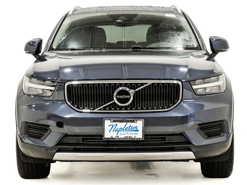 Used 2022 Volvo XC40 Momentum SUV
