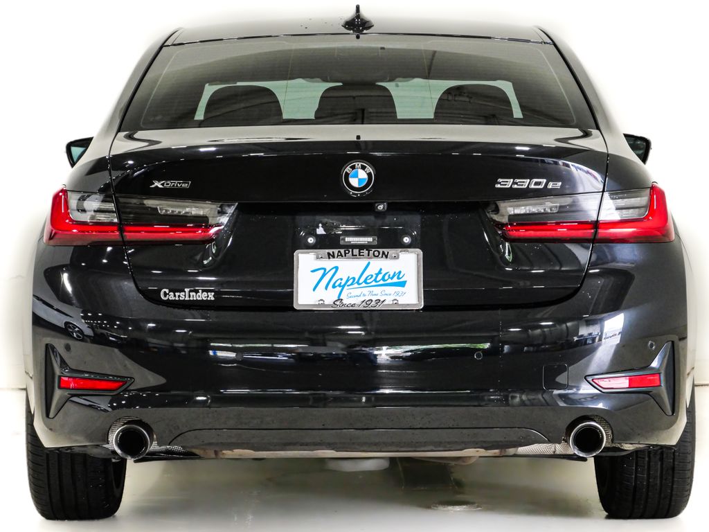 2021 BMW 3 Series 330e - Photo 7