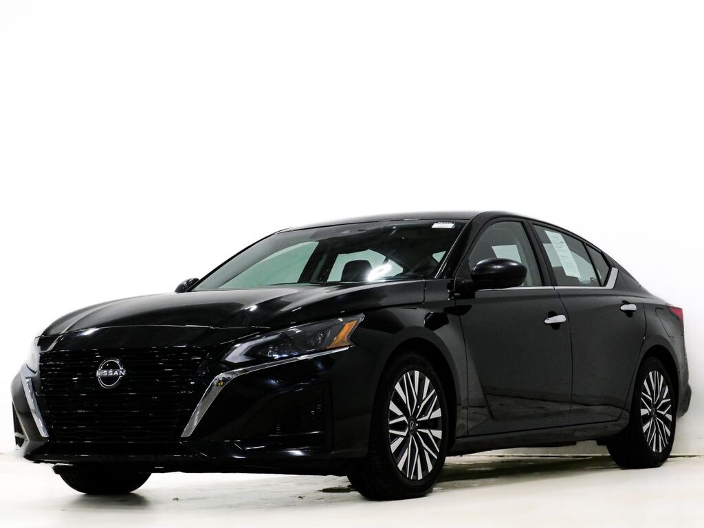Used 2024 Nissan Altima 2.5 SV Sedan