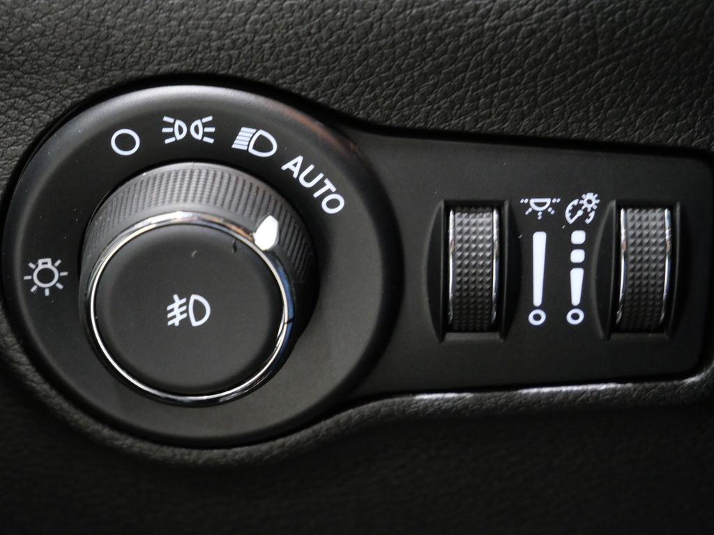 2025 Jeep Compass Limited - Photo 14