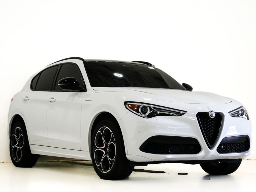 2023 Alfa Romeo Stelvio Veloce AWD's photo