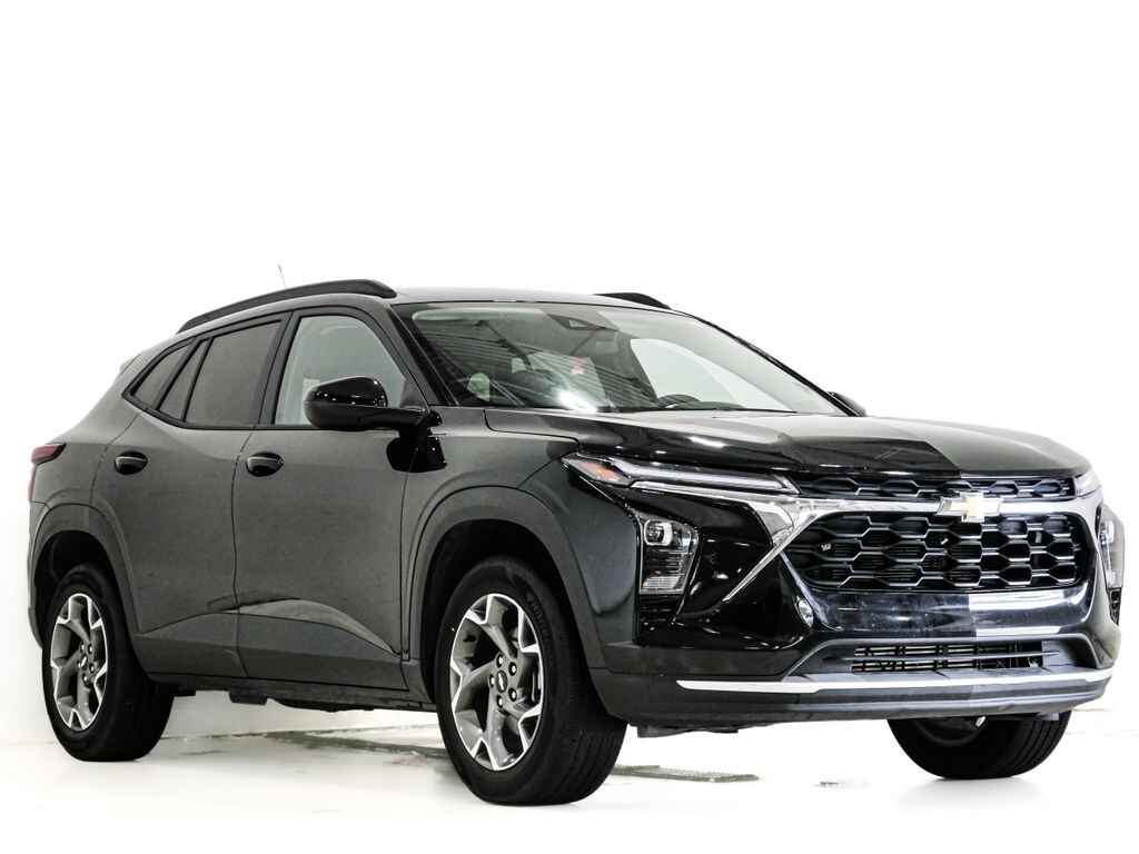 Used 2025 Chevrolet Trax LT SUV