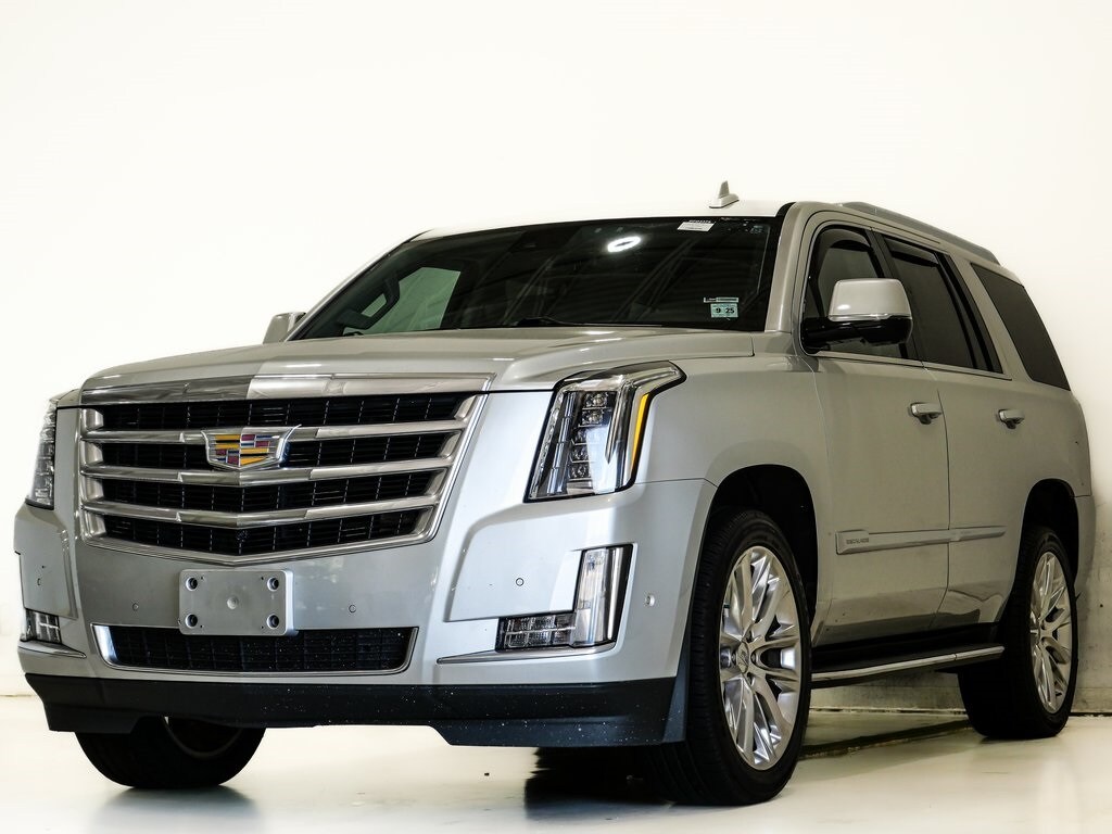 2020 Cadillac Escalade Luxury photo 3
