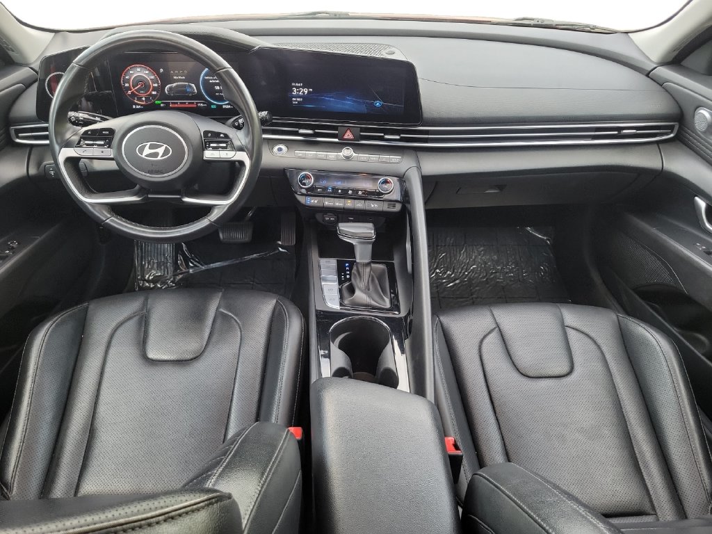 2025 Hyundai Elantra Limited - Photo 11