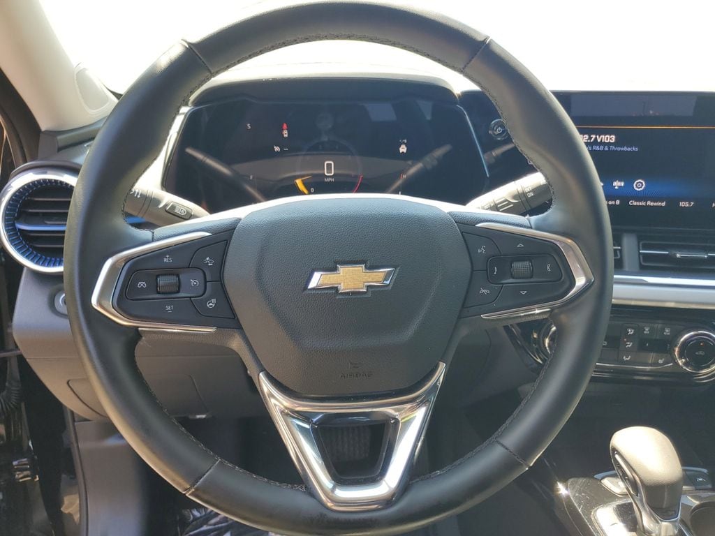 2025 Chevrolet Trax LT - Photo 12