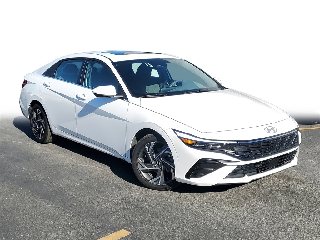2025 Hyundai Elantra SEL's photo