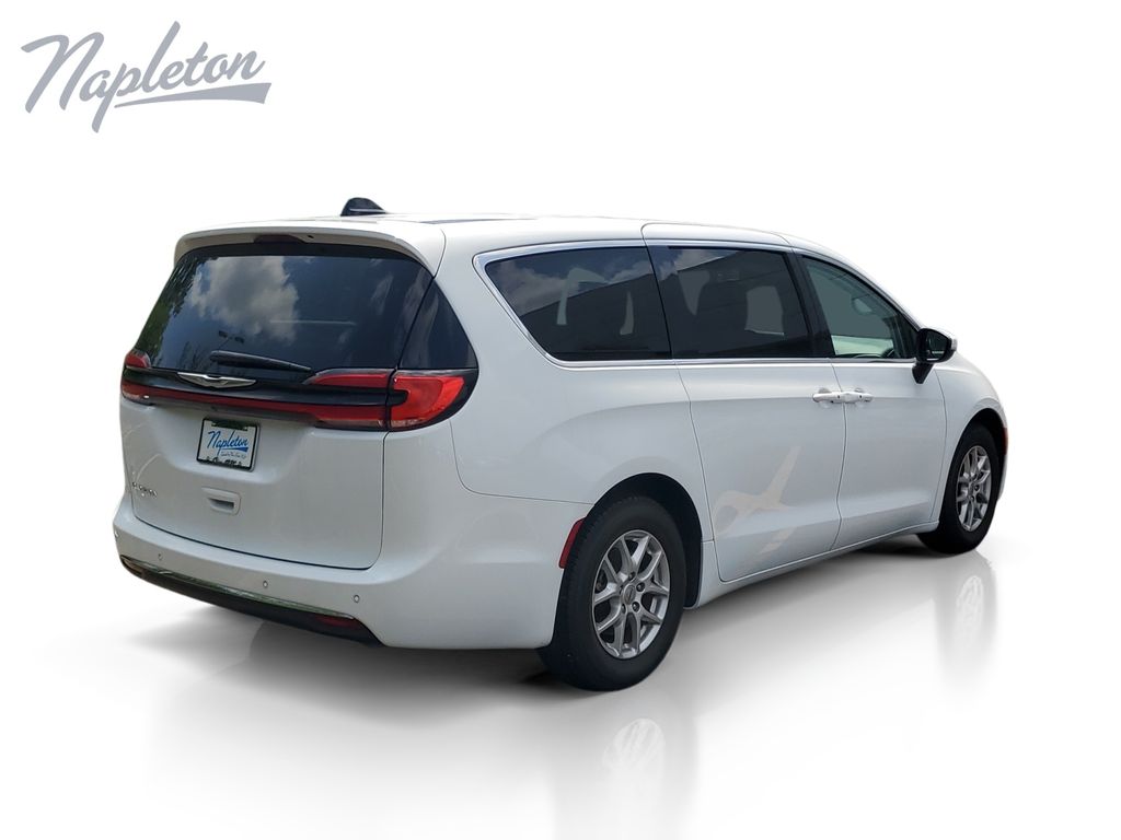2023 Chrysler Pacifica Touring L - Photo 6