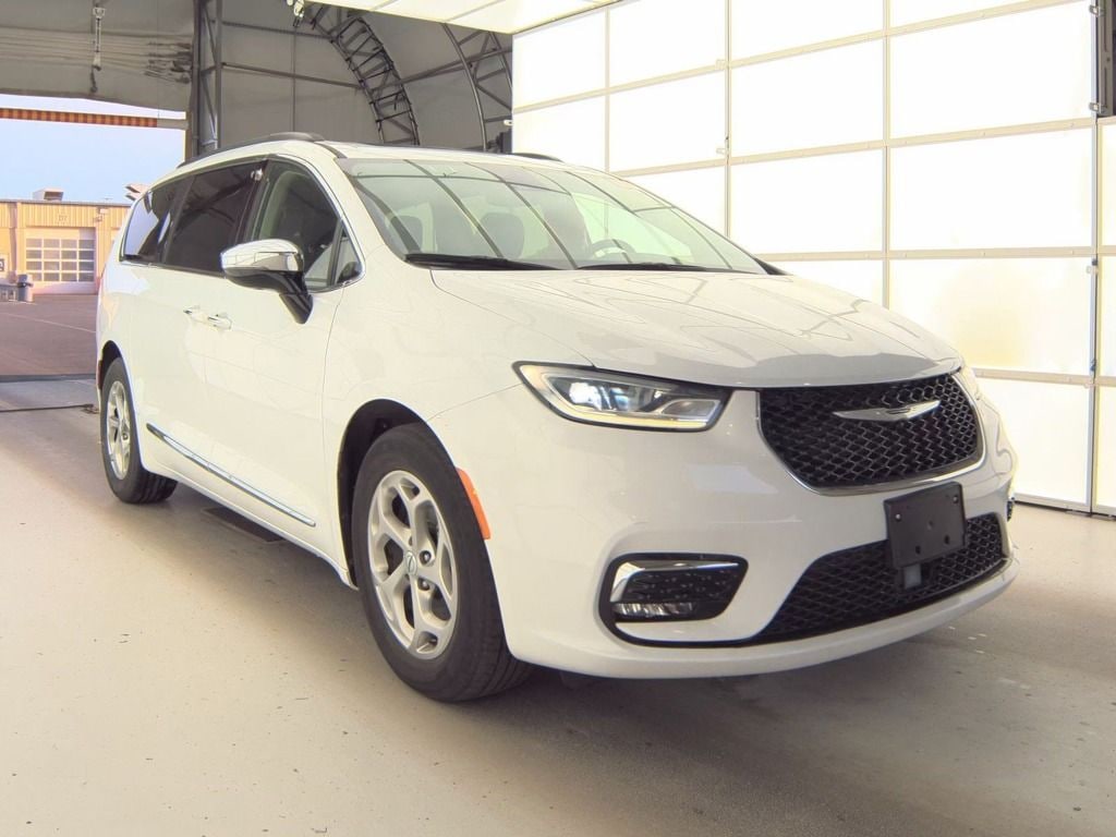 Used 2023 Chrysler Pacifica Limited Van Passenger Van