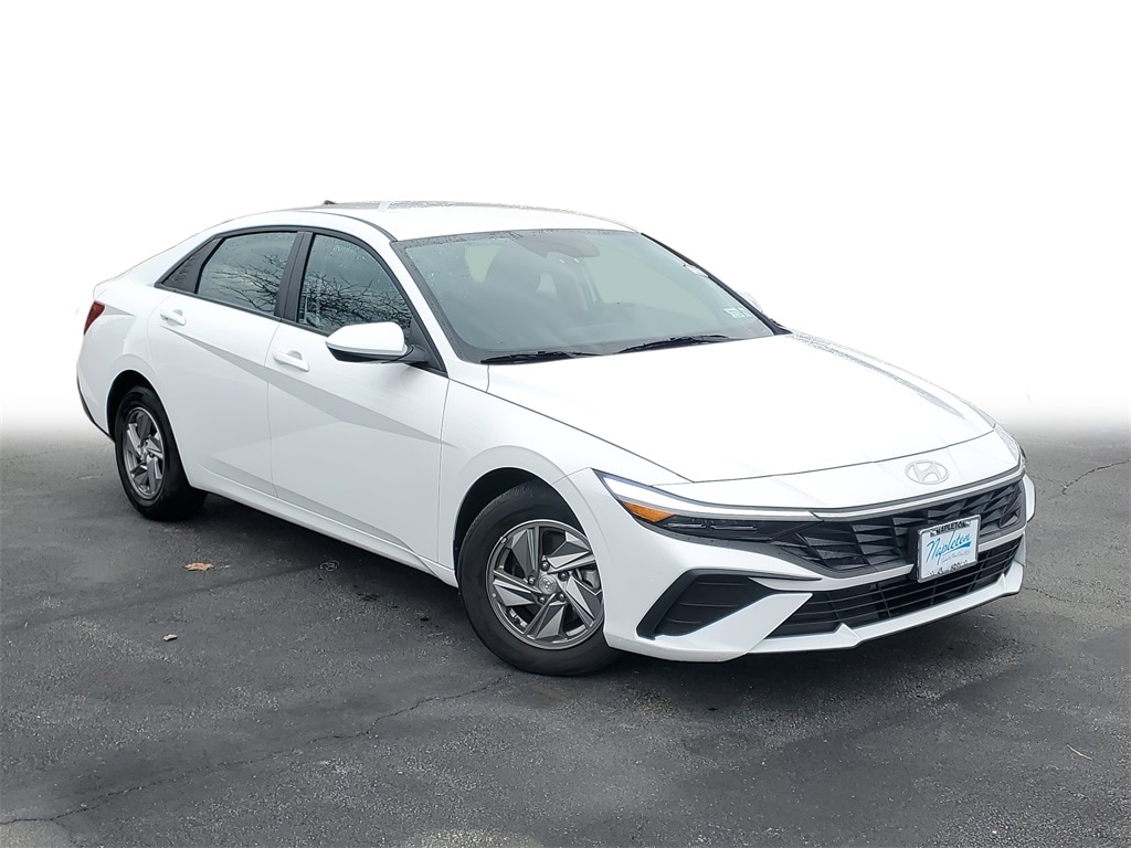 Certified 2025 Hyundai Elantra SE Sedan