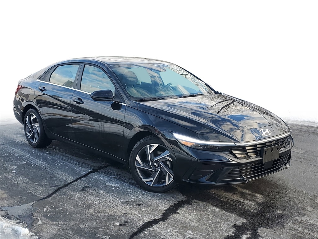 2025 Hyundai Elantra SEL's photo