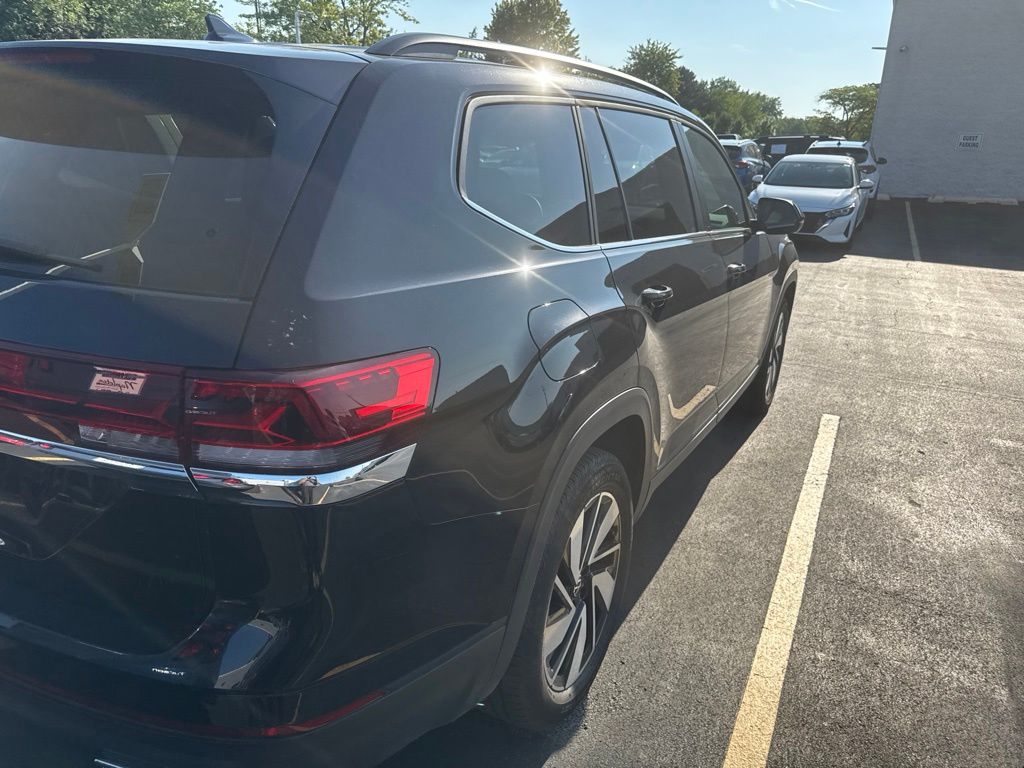 2025 Volkswagen Atlas SE w/Tech - Photo 6