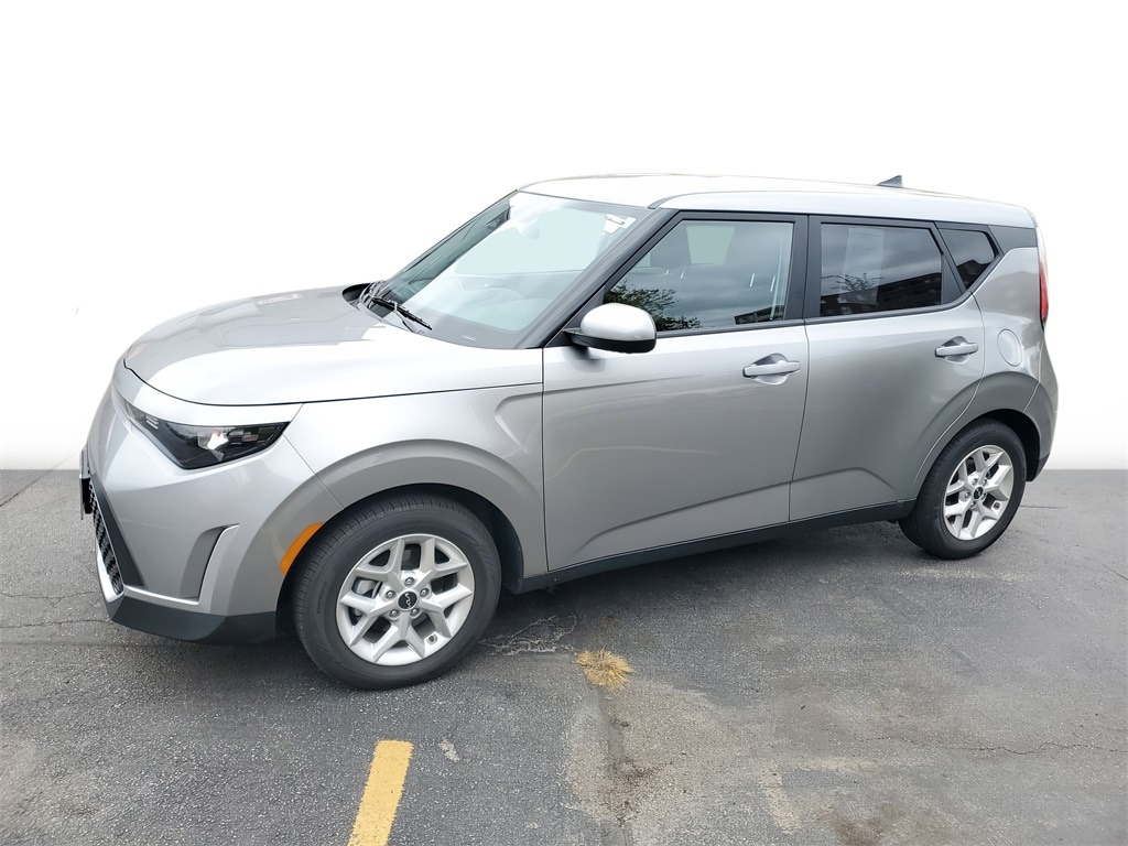 Used 2023 Kia Soul LX with VIN KNDJ23AU4P7188086 for sale in Calumet City, IL