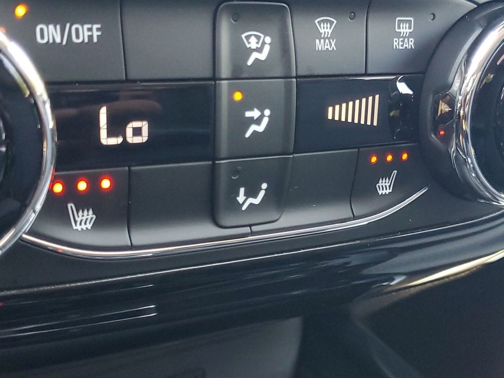 2025 Chevrolet Trax LT - Photo 19