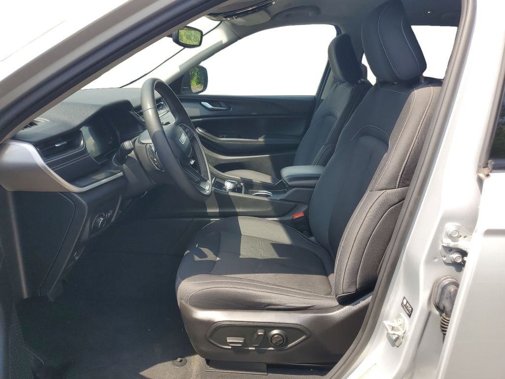 2024 Jeep Grand Cherokee Laredo - Photo 20