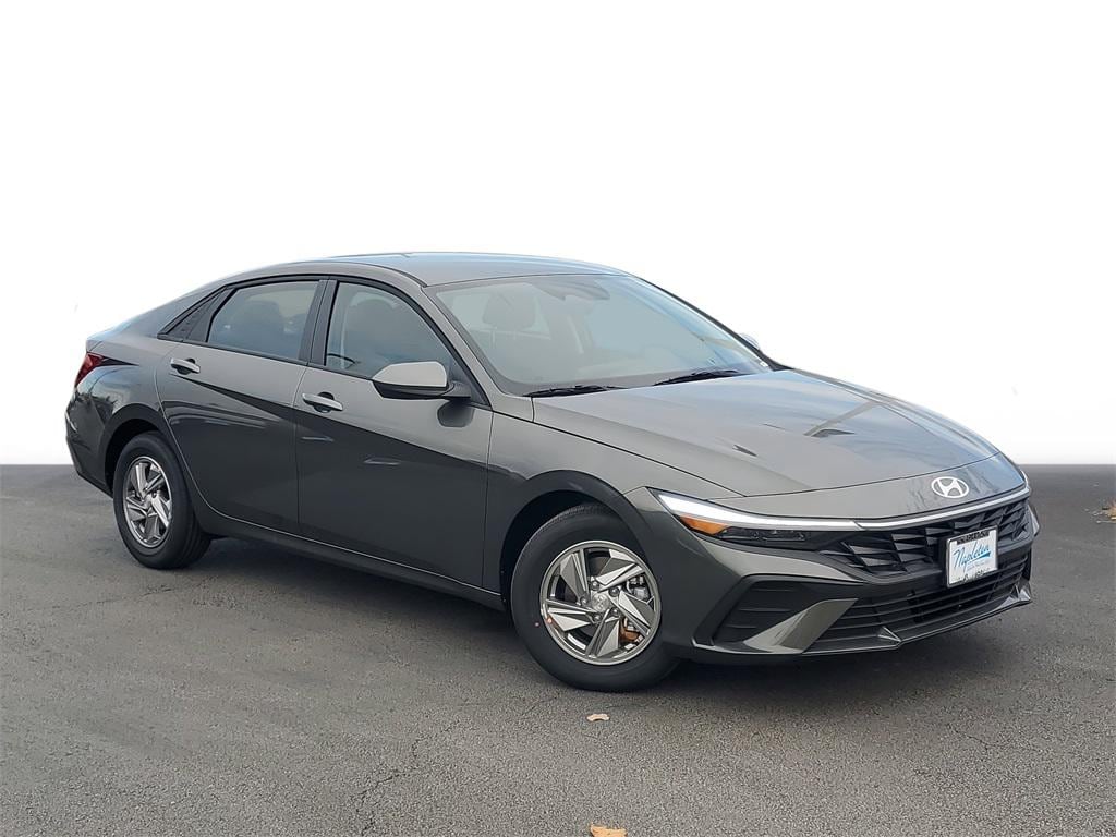 2026 Hyundai Elantra SE's photo