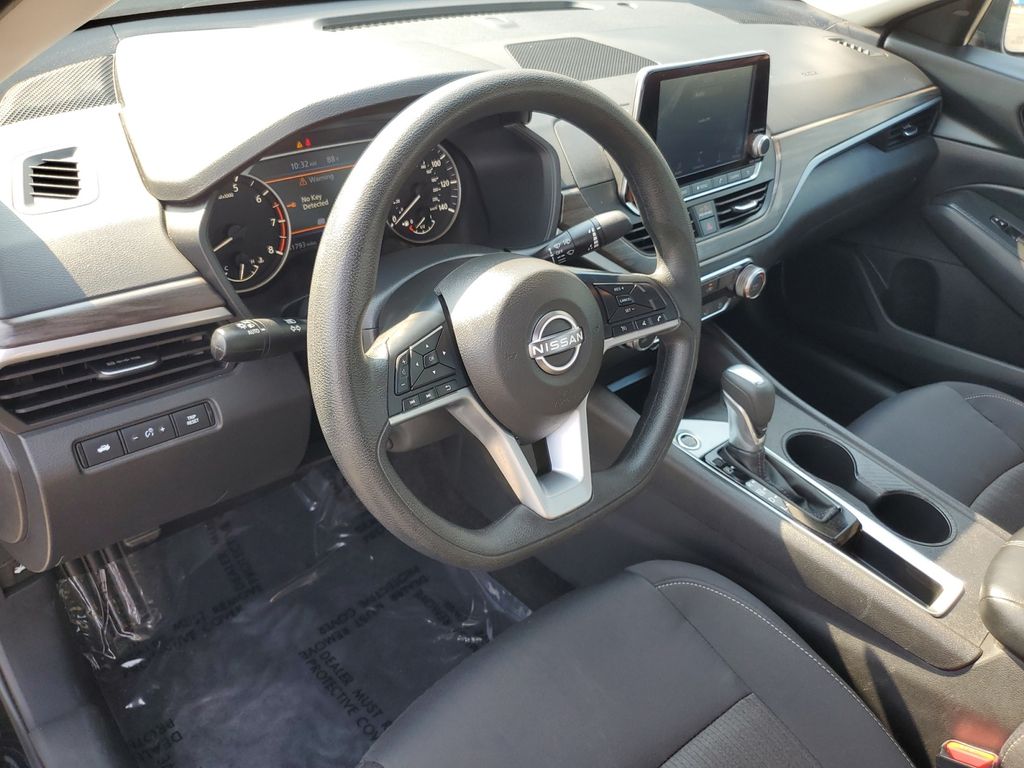 2025 Nissan Altima SV - Photo 14